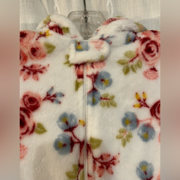 Le Top Bebe, sleeper, onesie. Pink floral patter sz. 6-9 mos. - Picture 6 of 13